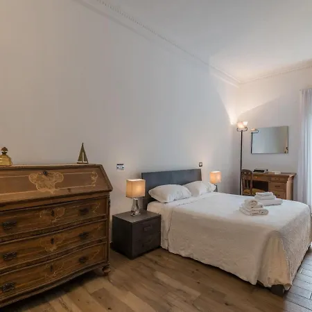 The Best Rent - Elegant Three-bedroom A Few Steps From Fontana Di Trevi * Rome
