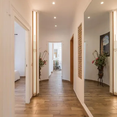 Apartment The Best Rent - Elegant Three-bedroom A Few Steps From Fontana Di Trevi