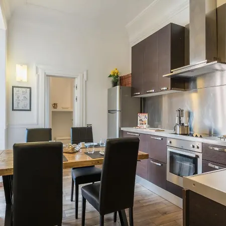 The Best Rent - Elegant Three-bedroom A Few Steps From Fontana Di Trevi *