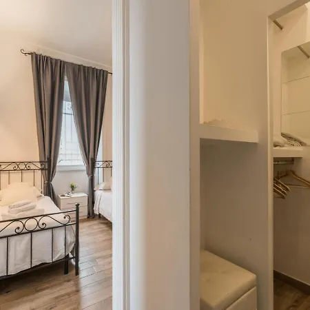 The Best Rent - Elegant Three-bedroom A Few Steps From Fontana Di Trevi *
